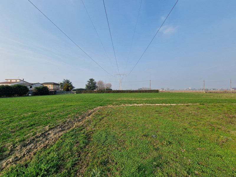 Proponiamo in vendita a Ponso, nella frazione di Bresega, soluzione indipendente da ristrutturare...