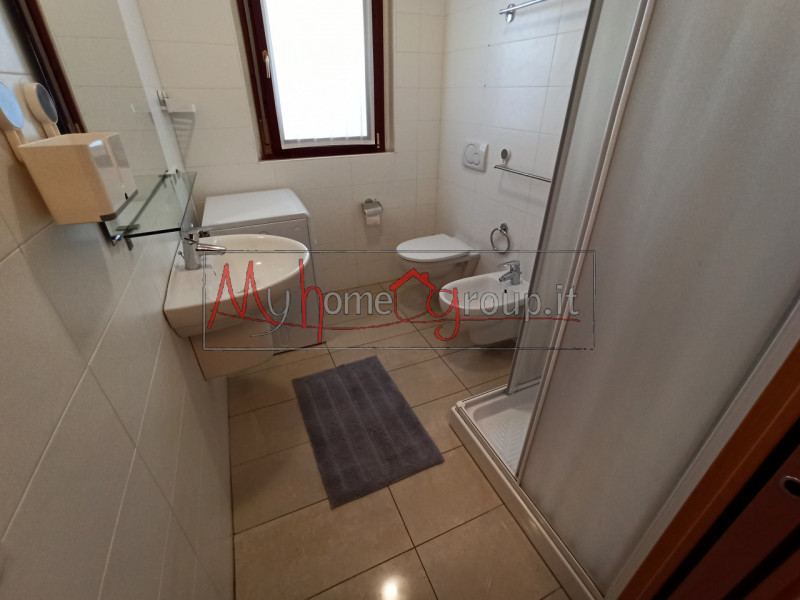 RONCAGLIA (RIF: AFF1838-R): SOLO PER PARTITE IVA. 
Posizione centralissima, ampio monolocale con ...