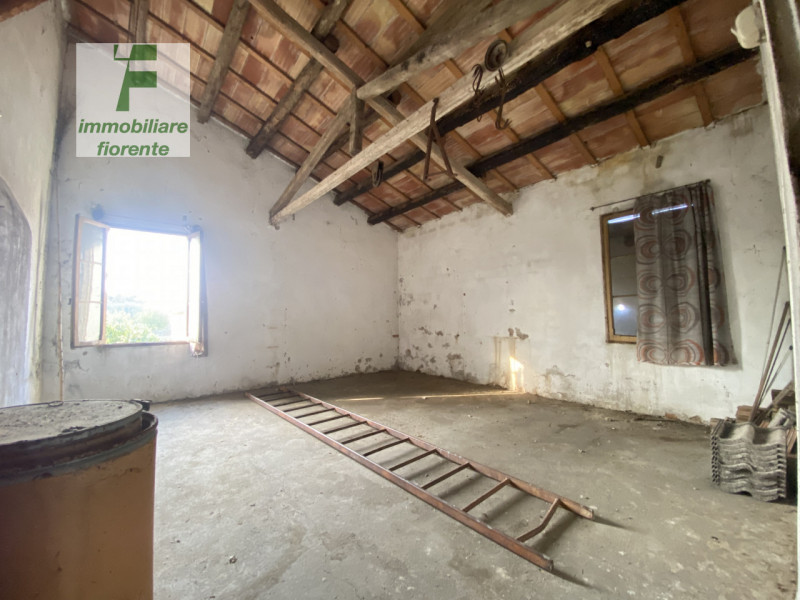 Benvenuti nella vostra nuova casa! Questa CASA SINGOLA SU 2 LIVELLI con RETROSTANTE BARCO DA RIST...