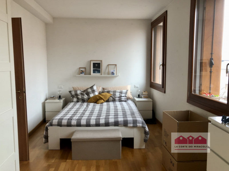 DISPONIBILE DA MARZO - VICENZA: BICAMERE CON TERRAZZA ESCLUSIVA E GARAGE. RIF. 1996 EURO 800

Spl...