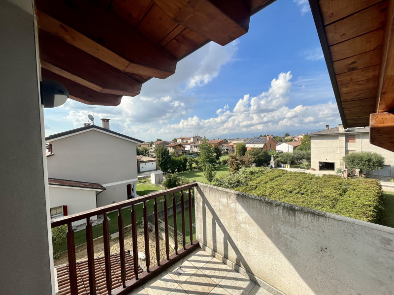 Proponiamo in vendita casa singola, costruita con attenzione ai dettagli, offre uno spazio di vit...