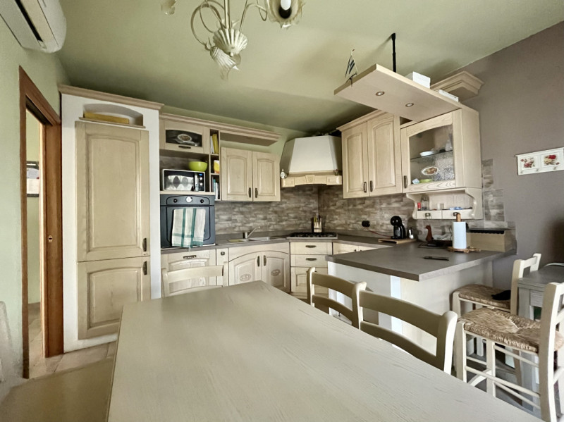 Proponiamo in vendita casa singola, costruita con attenzione ai dettagli, offre uno spazio di vit...