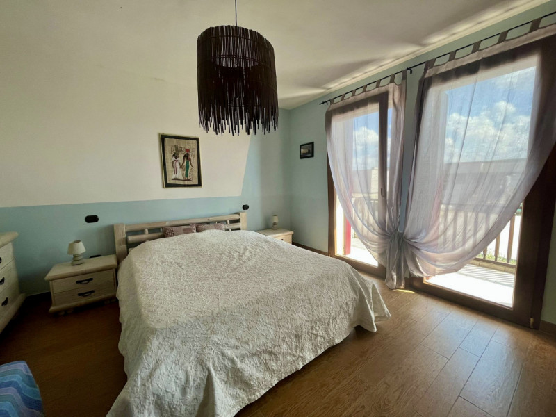 Proponiamo in vendita casa singola, costruita con attenzione ai dettagli, offre uno spazio di vit...