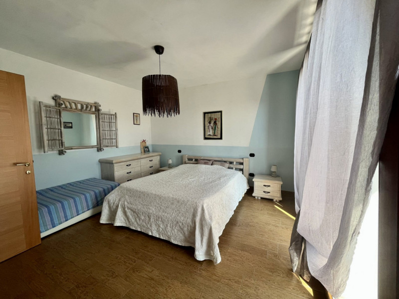 Proponiamo in vendita casa singola, costruita con attenzione ai dettagli, offre uno spazio di vit...