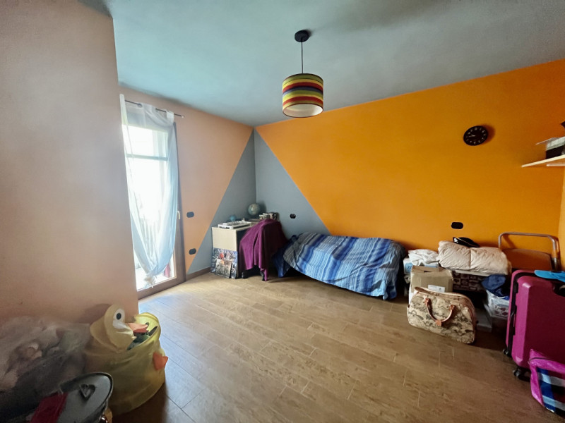 Proponiamo in vendita casa singola, costruita con attenzione ai dettagli, offre uno spazio di vit...