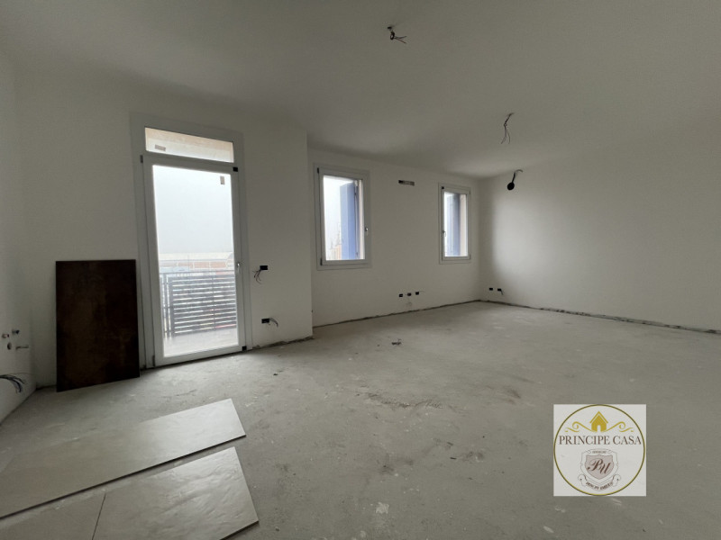 Rif. APEB02 - A pochi passi dal centro comodo alle scuole e ai servizi, proponiamo in vendita app...