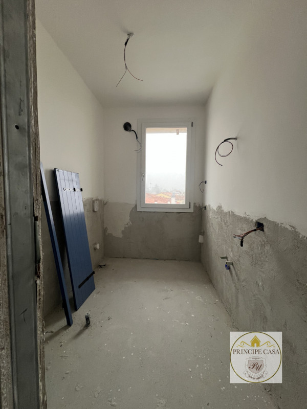 Rif. APEB02 - A pochi passi dal centro comodo alle scuole e ai servizi, proponiamo in vendita app...