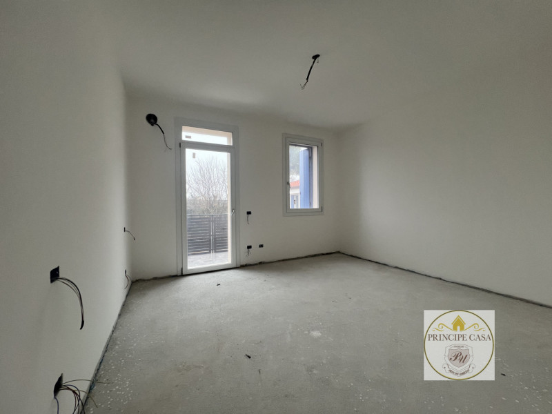 Rif. APEB02 - A pochi passi dal centro comodo alle scuole e ai servizi, proponiamo in vendita app...