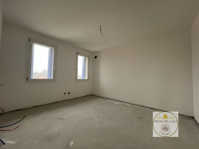 Rif. APEB02 - A pochi passi dal centro comodo alle scuole e ai servizi, proponiamo in vendita app...