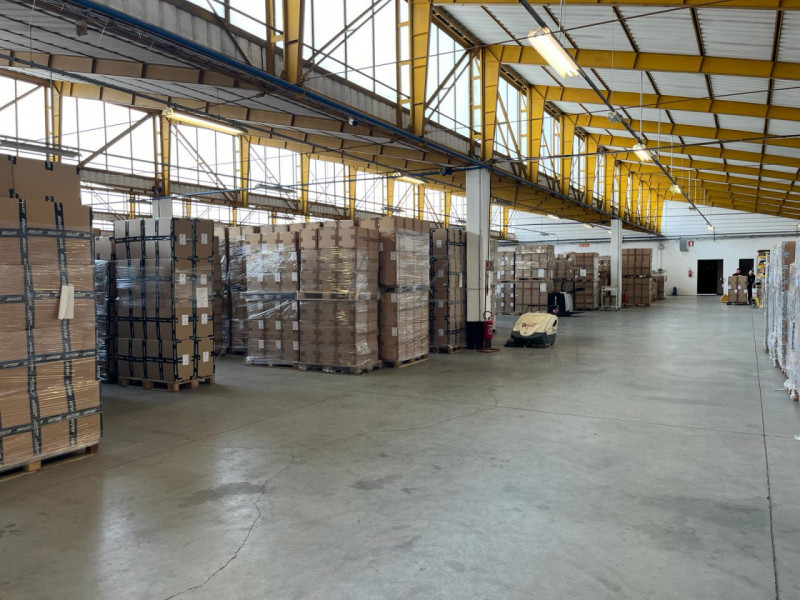 Proponiamo splendido capannone in affitto ad Altivole, nella zona di Caselle. 

Con una superfici...