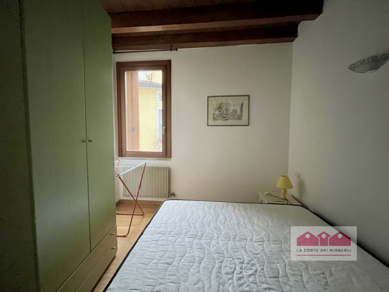 VICENZA - SAN BIAGIO: MINI ARREDATO COMPOSTO DA SOGGIORNO CON ANGOLO COTTURA, UN BAGNO ED UNA CAM...