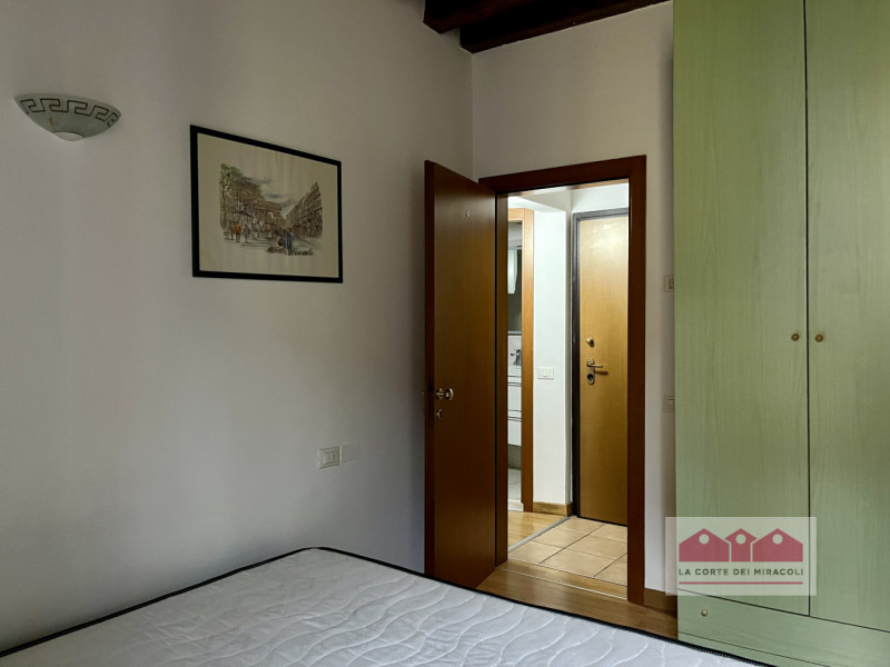 VICENZA - SAN BIAGIO: MINI ARREDATO COMPOSTO DA SOGGIORNO CON ANGOLO COTTURA, UN BAGNO ED UNA CAM...