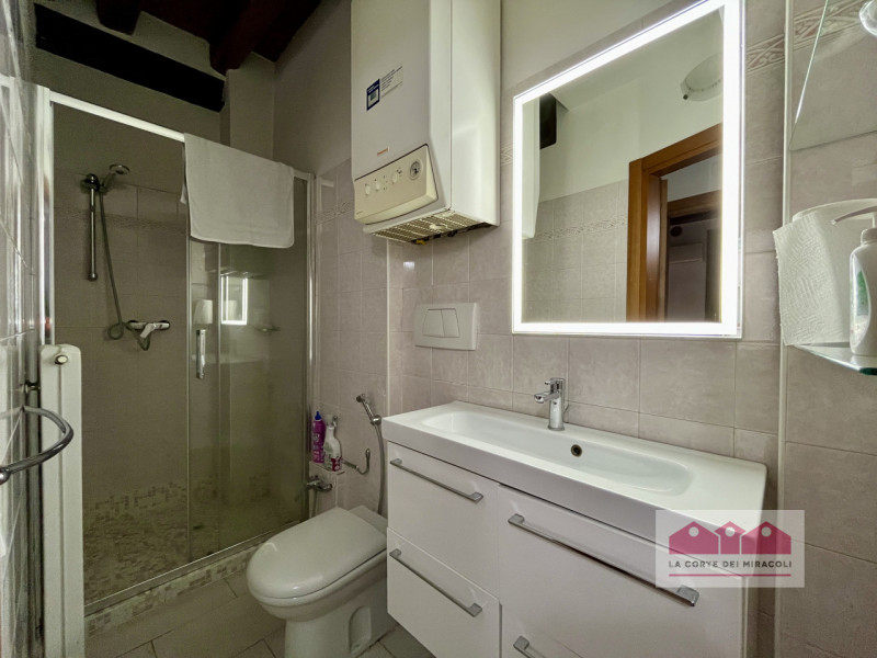 VICENZA - SAN BIAGIO: MINI ARREDATO COMPOSTO DA SOGGIORNO CON ANGOLO COTTURA, UN BAGNO ED UNA CAM...