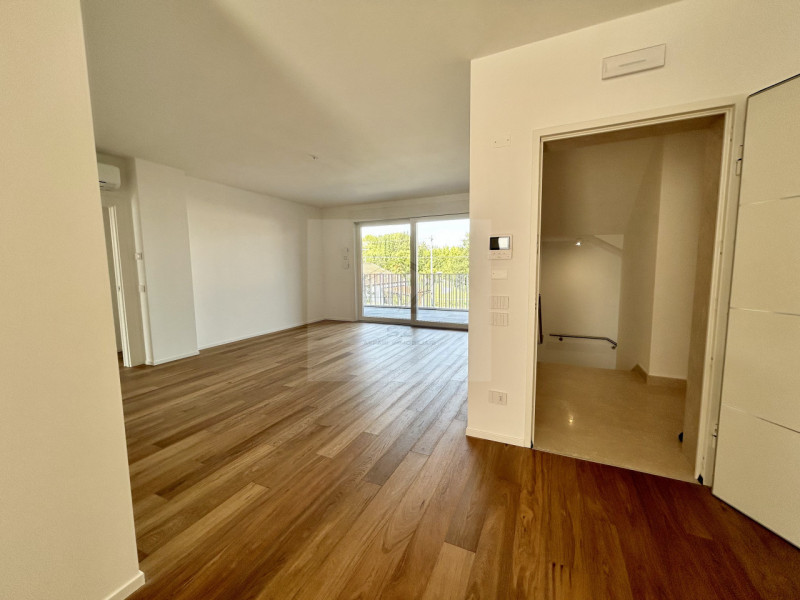 Padova - Madonna Pellegrina

APPARTAMENTO NUOVO CLASSE A4 3 CAMERE E TERRAZZO ABITABILE

Comoda a...