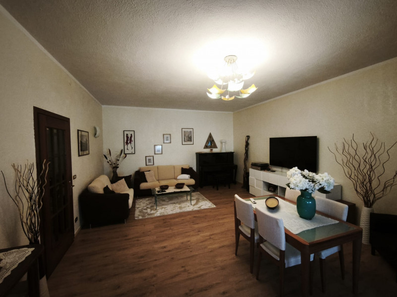 Splendida porzione laterale di casa accostata in vendita nella zona industriale di Monselice. L'a...