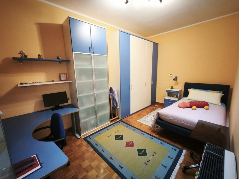 Splendida porzione laterale di casa accostata in vendita nella zona industriale di Monselice. L'a...