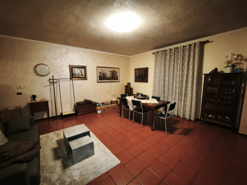 Splendida porzione laterale di casa accostata in vendita nella zona industriale di Monselice. L'a...