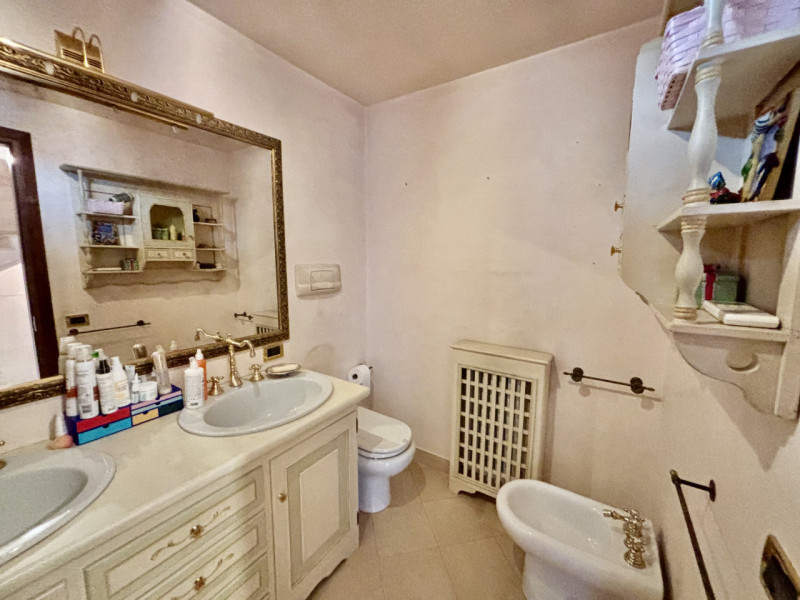 PADOVA - CENTRO STORICO - RIVIERE - Proponiamo in vendita soluzione indipendente di circa 300mq i...