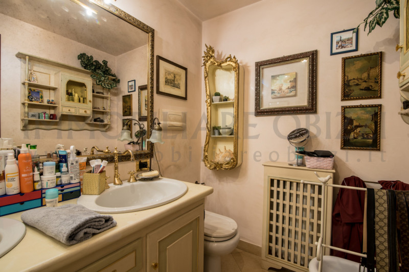 PADOVA - CENTRO STORICO - RIVIERE - Proponiamo in vendita soluzione indipendente di circa 300mq i...