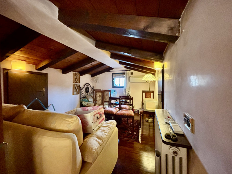 PADOVA - CENTRO STORICO - RIVIERE - Proponiamo in vendita soluzione indipendente di circa 300mq i...