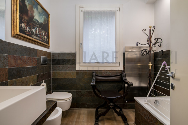 PADOVA - CENTRO STORICO - RIVIERE - Proponiamo in vendita soluzione indipendente di circa 300mq i...