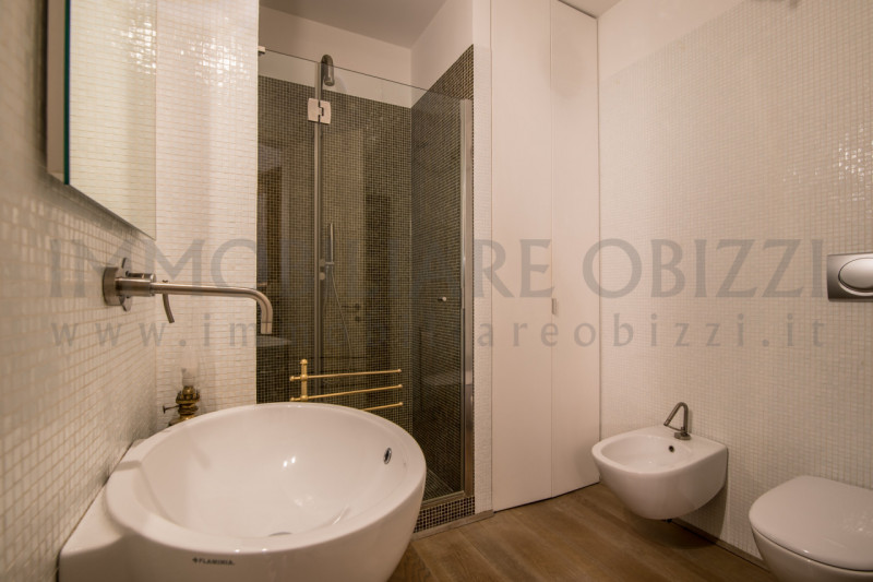 PADOVA - CENTRO STORICO - RIVIERE - Proponiamo in vendita soluzione indipendente di circa 300mq i...