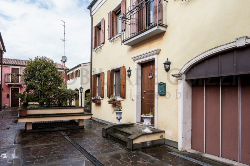 PADOVA - CENTRO STORICO - RIVIERE - Proponiamo in vendita soluzione indipendente di circa 300mq i...