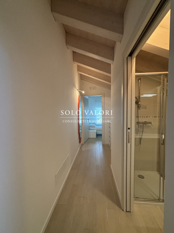 Rif. JC07 cell: 3356198429 Nicola

Questo splendido ATTICO su due livelli si trova in una posizio...