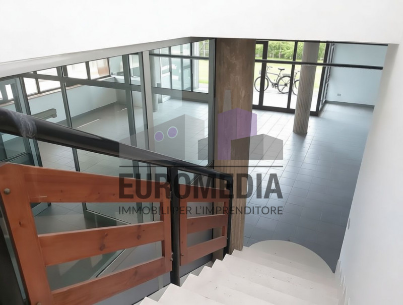 BRENDOLA: Rif. 1495 - ANTONIO - Per info 338.4892021 – EUROMEDIA propone in zona commerciale, un ...