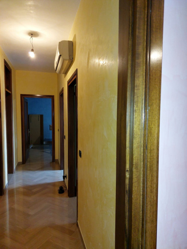 Appartamento su piccola palazzina composto da soggiorno cucina separata tre camere da letto due b...