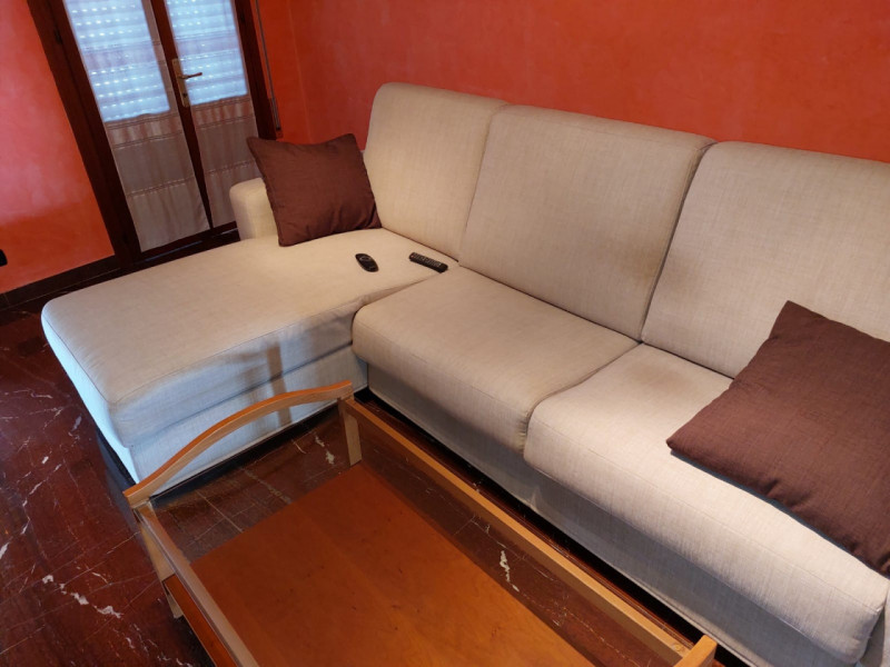 Appartamento su piccola palazzina composto da soggiorno cucina separata tre camere da letto due b...