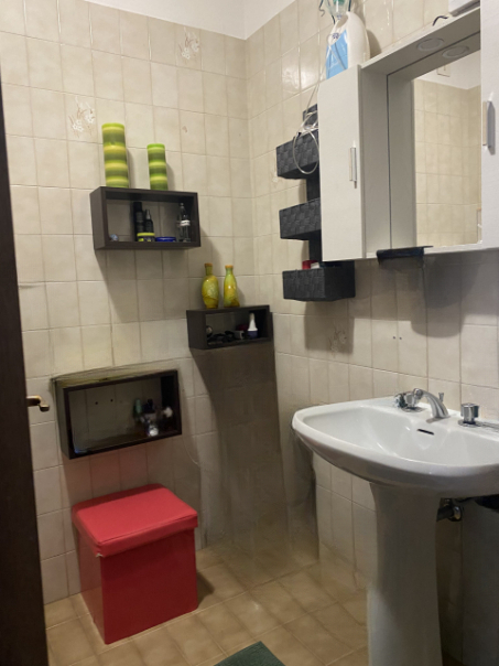 In vendita a Montebelluna, nella zona di Biadene, proponiamo una spaziosa casa a schiera. Con i s...