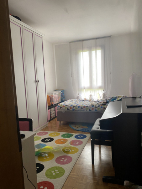 In vendita a Montebelluna, nella zona di Biadene, proponiamo una spaziosa casa a schiera. Con i s...