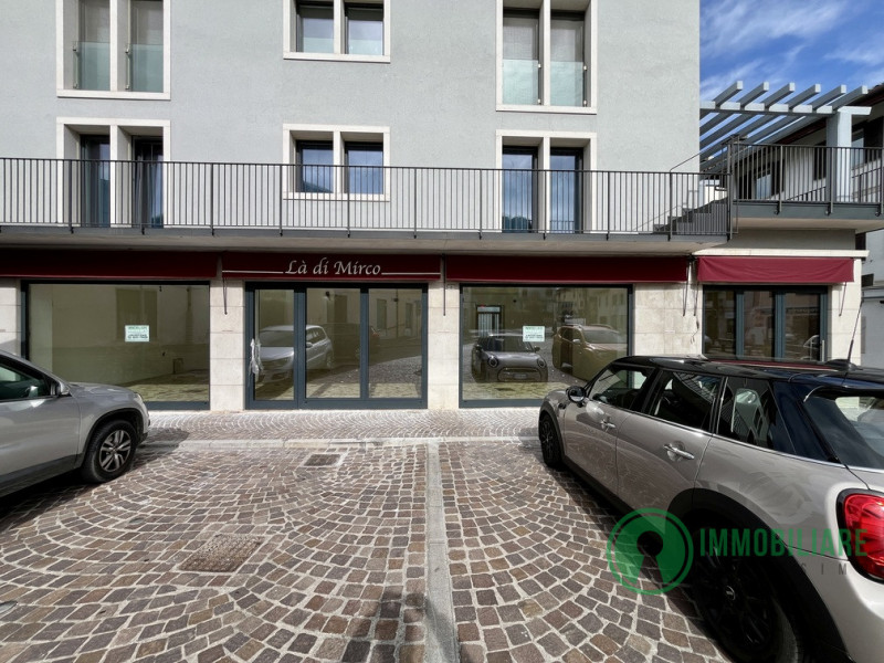 Tricesimo Affitto Negozio