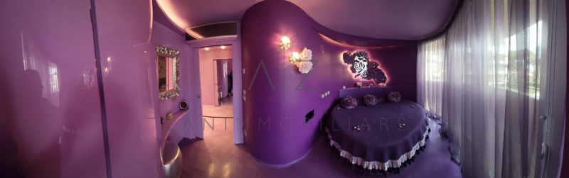 Nel suggestivo contesto di Lignano Sabbiadoro, sorge un gioiello architettonico affacciato sul ma...