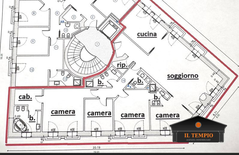 VICENZA- CENTRO STORICO-CHIESA DEI CARMINI: In strada riparata dal traffico, nelle immediate vici...