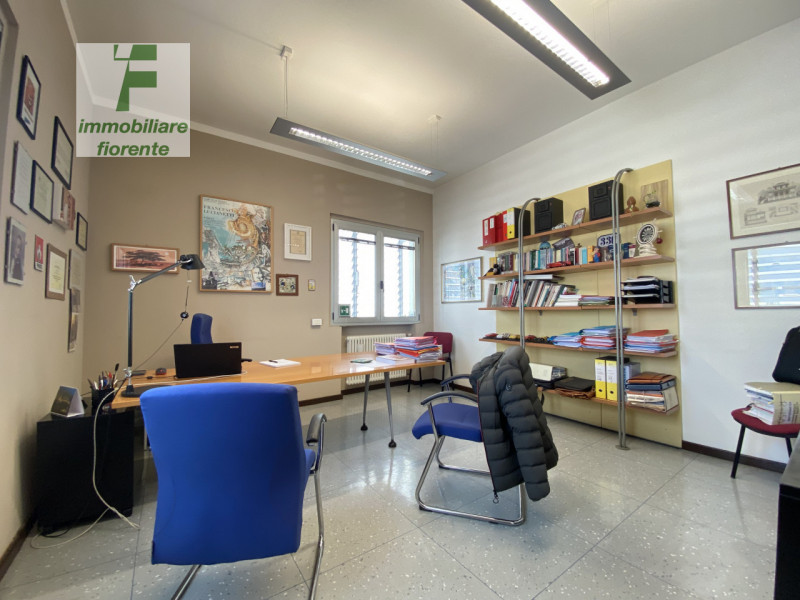 GRANDE SIGNORILE in OTTIMO STATO di MANUTENZIONE...COMPLESSO di UFFICI SU 2 LIVELLI di MQ 375 TOT...