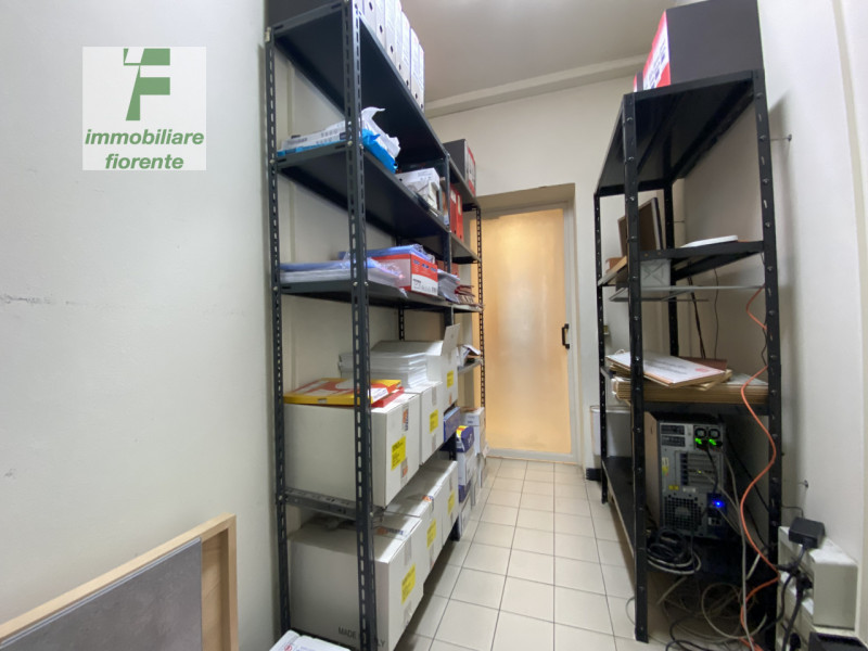 GRANDE SIGNORILE in OTTIMO STATO di MANUTENZIONE...COMPLESSO di UFFICI SU 2 LIVELLI di MQ 375 TOT...