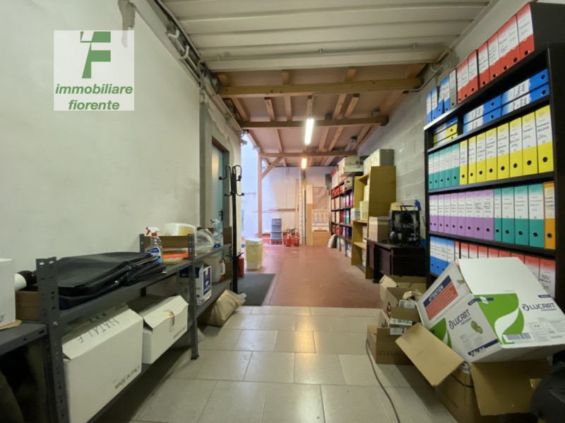 GRANDE SIGNORILE in OTTIMO STATO di MANUTENZIONE...COMPLESSO di UFFICI SU 2 LIVELLI di MQ 375 TOT...