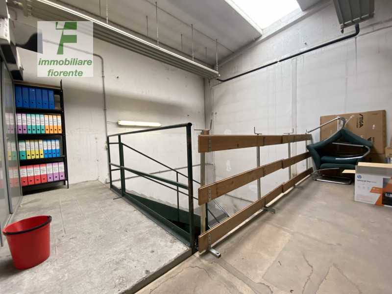 GRANDE SIGNORILE in OTTIMO STATO di MANUTENZIONE...COMPLESSO di UFFICI SU 2 LIVELLI di MQ 375 TOT...