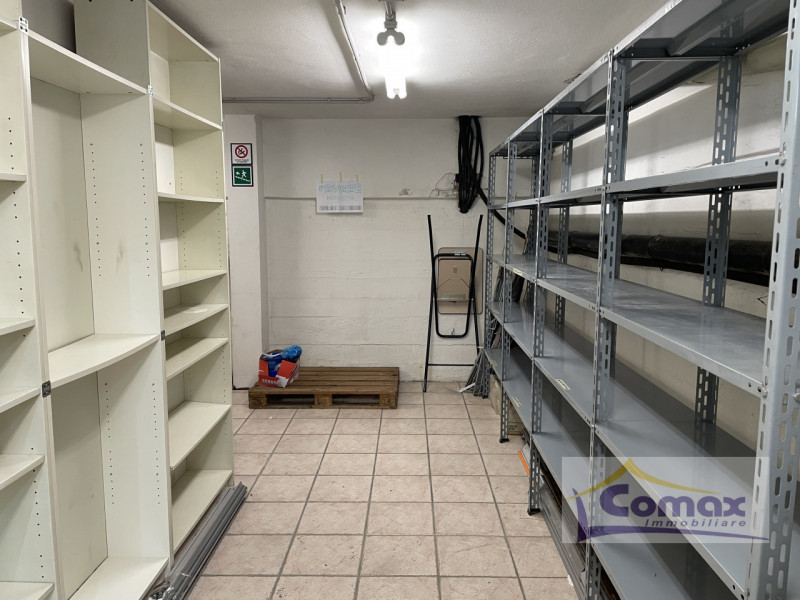 Selvazzano Dentro, negozio / ufficio fronte strada di forte passaggio.

Immobile con altissima vi...