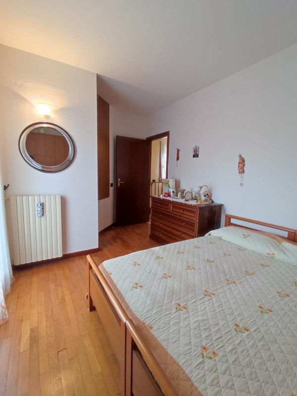 Proponiamo in vendita una bifamiliare situata a Bastia di Rovolon, in una posizione privilegiata ...