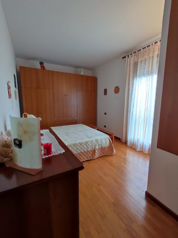 Proponiamo in vendita una bifamiliare situata a Bastia di Rovolon, in una posizione privilegiata ...