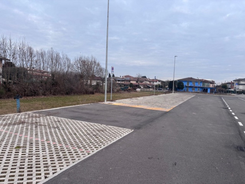 TERRENO EDIFICABILE PER PALAZZINA IN NUOVA LOTTIZZAZIONE A RETTORGOLE

In una nuova ed elegante l...