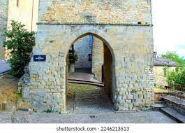 A Force, posizionato a pochi passi dalla splendida Torre Civica finemente restaurata ed insediato...