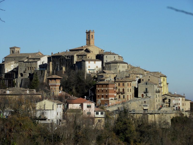A Force, posizionato a pochi passi dalla splendida Torre Civica finemente restaurata ed insediato...