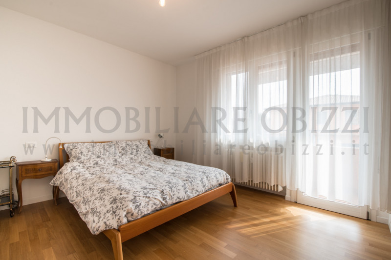 ALBIGNASEGO vendesi spazioso appartamento ristrutturato nella tranquilla zona residenziale dei Fe...