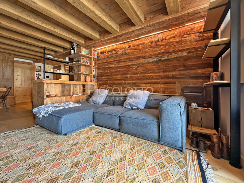 Rif. V5062 - Cortina d’Ampezzo, prestigioso appartamento in vendita con splendido giardino, inser...