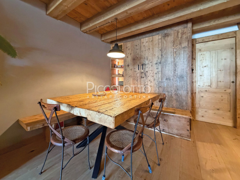 Rif. V5062 - Cortina d’Ampezzo, prestigioso appartamento in vendita con splendido giardino, inser...