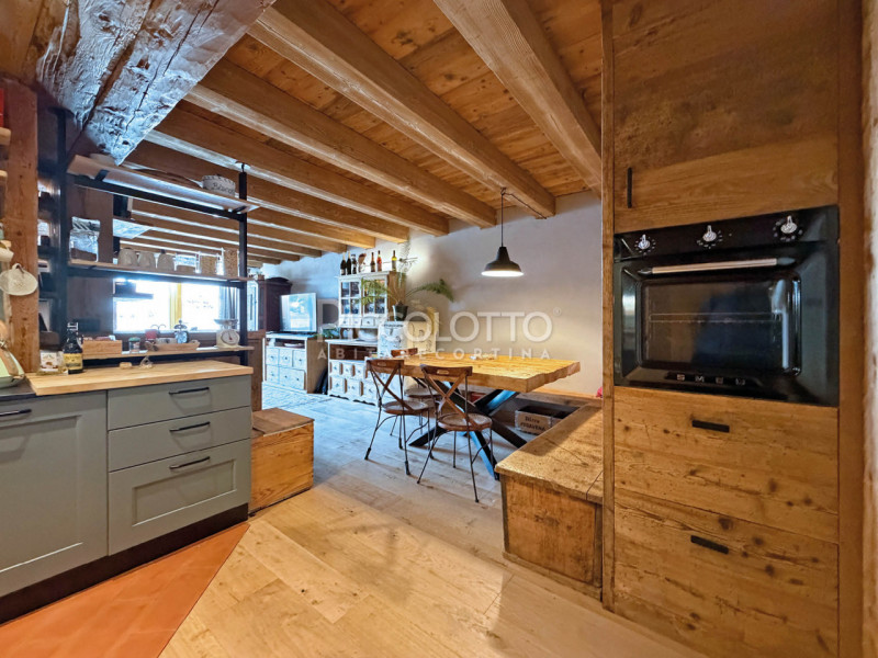 Rif. V5062 - Cortina d’Ampezzo, prestigioso appartamento in vendita con splendido giardino, inser...